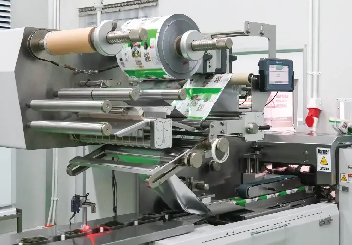 Automatic nori snack packaging machine