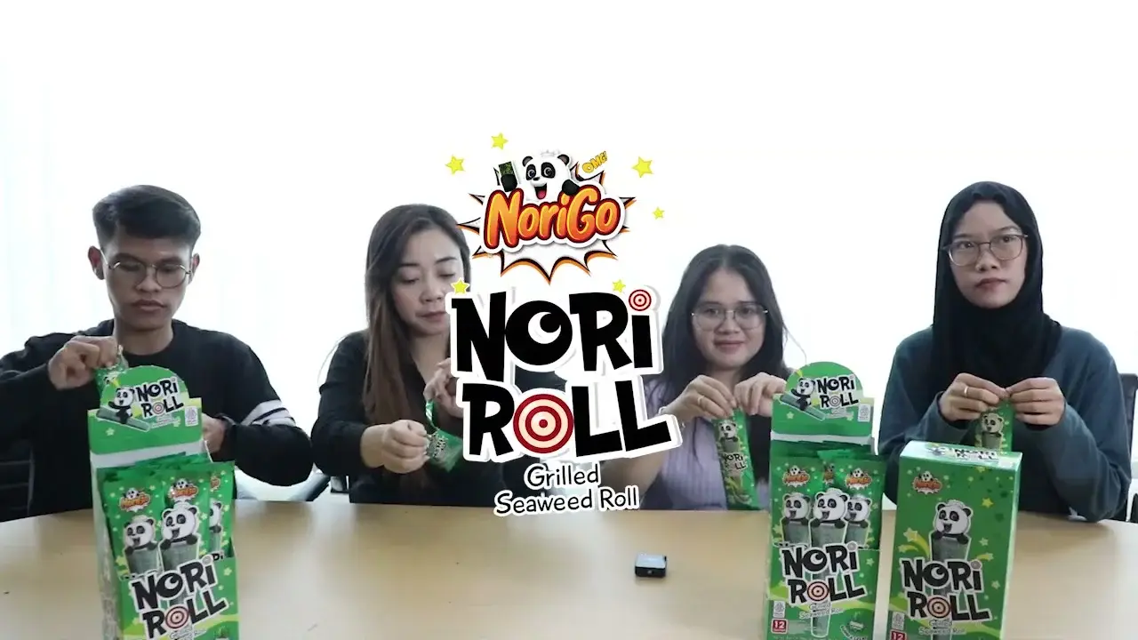 Tester Nori Roll: four people tasting Norigo Nori Roll